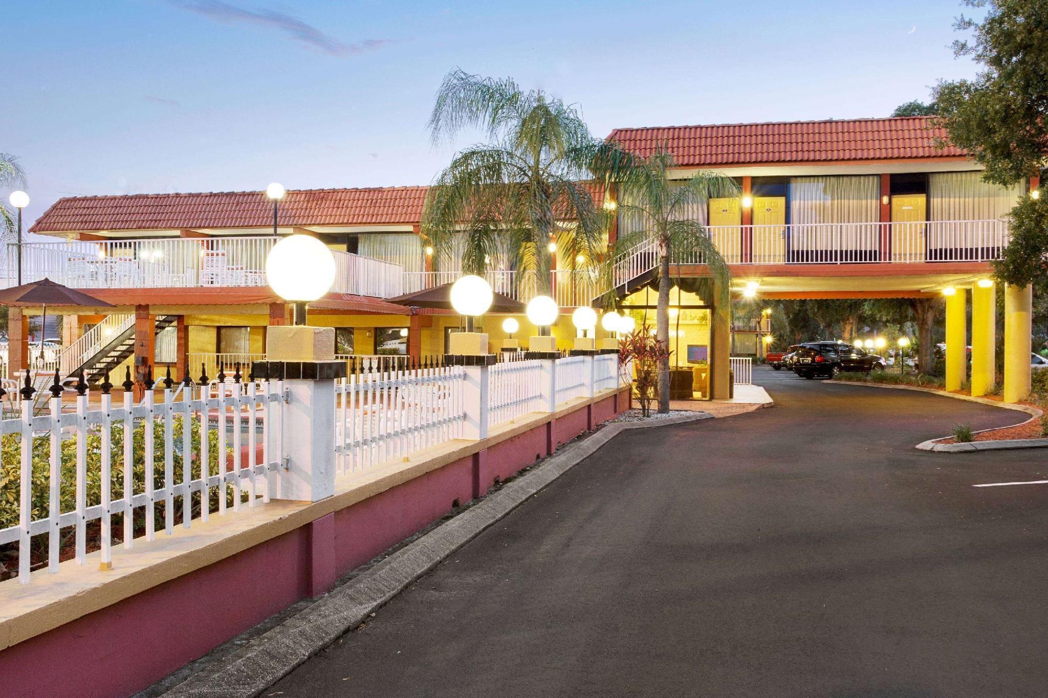 Howard Johnson By Wyndham Clearwater - Dunedin Екстериор снимка