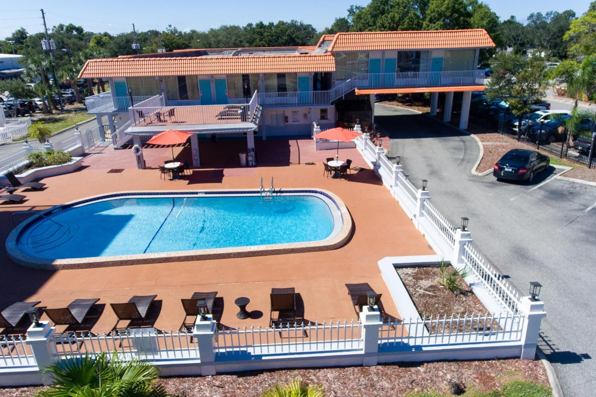 Howard Johnson By Wyndham Clearwater - Dunedin Екстериор снимка