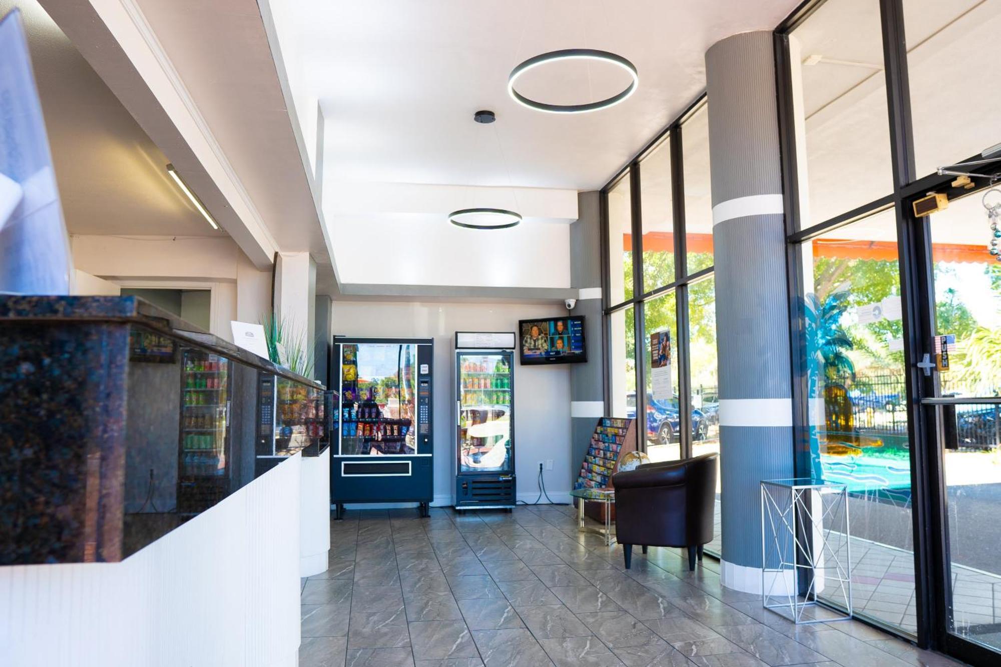 Howard Johnson By Wyndham Clearwater - Dunedin Екстериор снимка