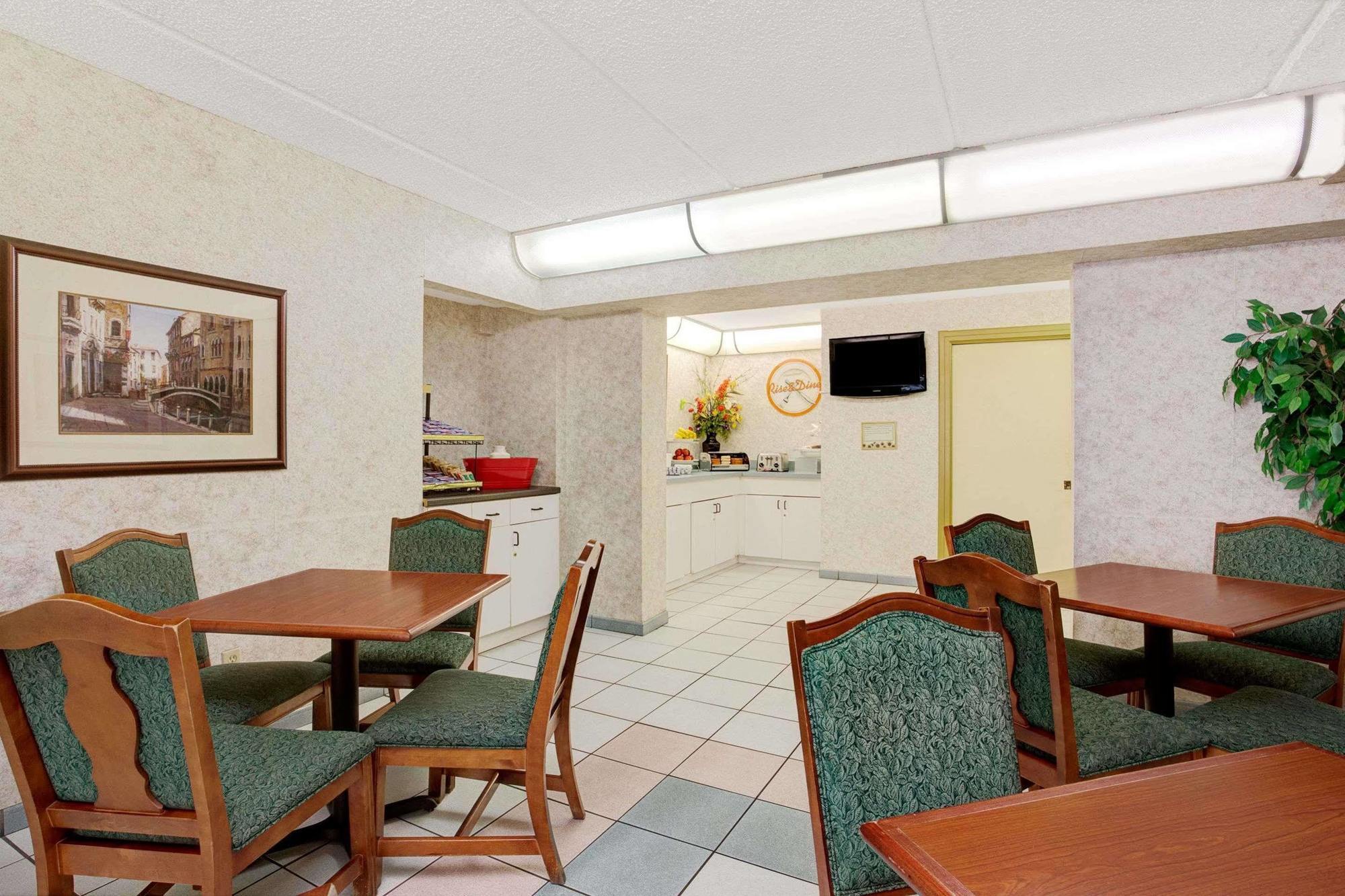 Howard Johnson By Wyndham Clearwater - Dunedin Екстериор снимка